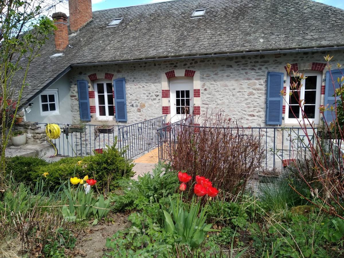 Le Relais Des Capucines Bed & Breakfast Largnac Exterior photo