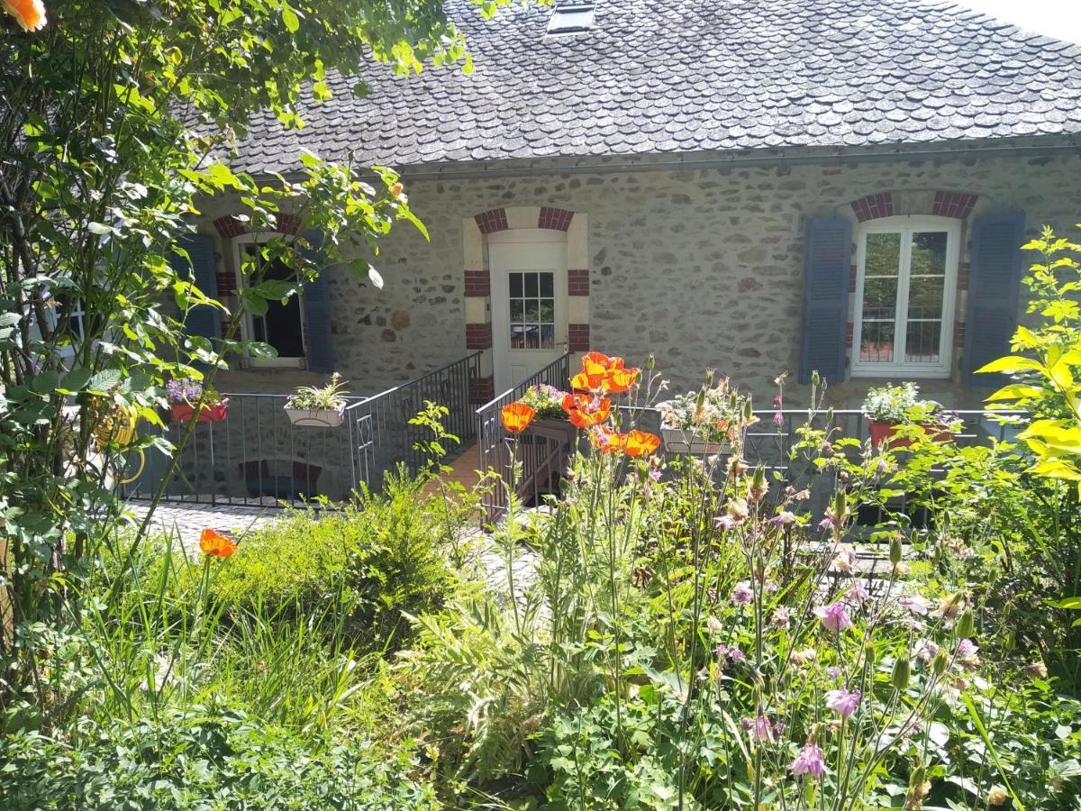 Le Relais Des Capucines Bed & Breakfast Largnac Exterior photo